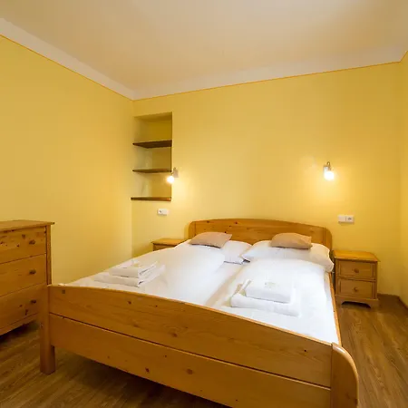 Gardena アパートホテル チェスキー クルムロフ